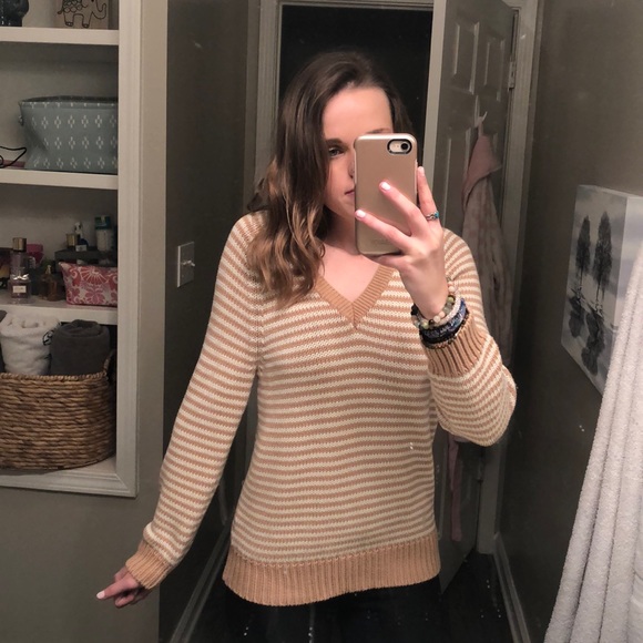 J. Crew Tops - Gorgeous fall sweater 🍂